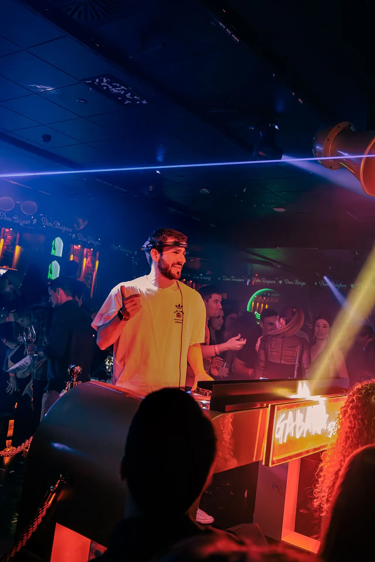 Fiesta con luces y DJ