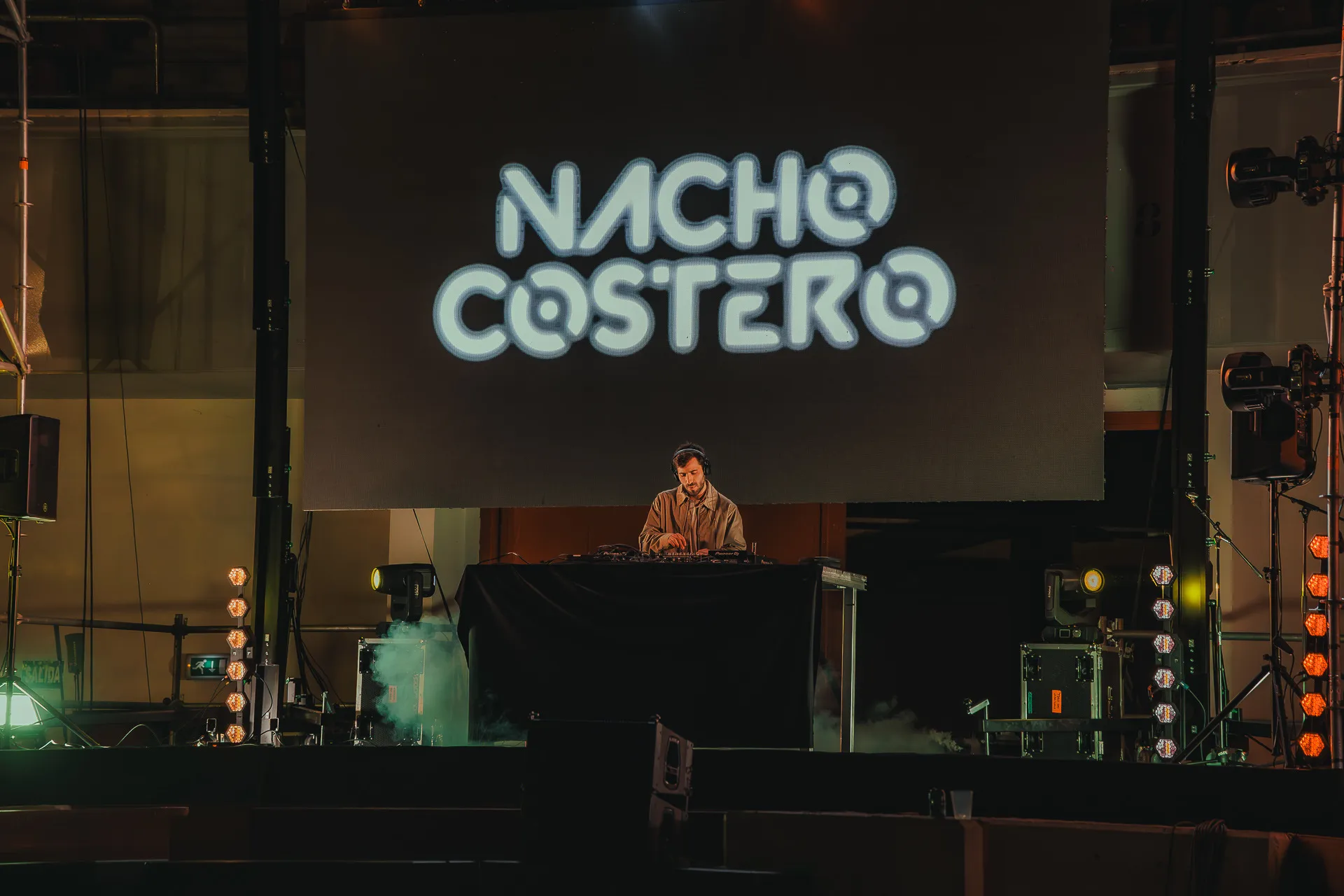 Estructura de luces y sonido en evento